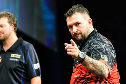 JONNY CLAYTON DEFIES AGE AND DOUBTERS TO WIN PREMIER LEAGUE NIGHT IN GLASGOW